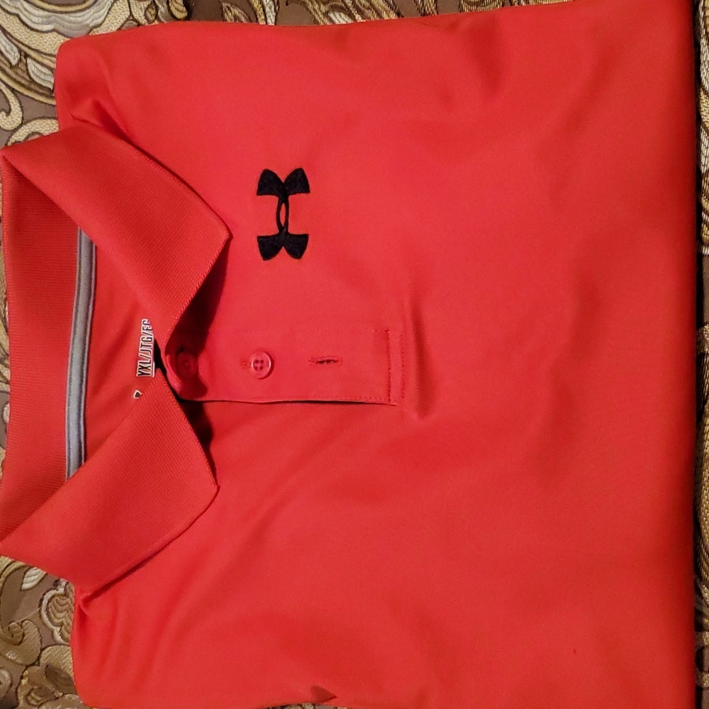UNDERARMOUR YXL SHIRT